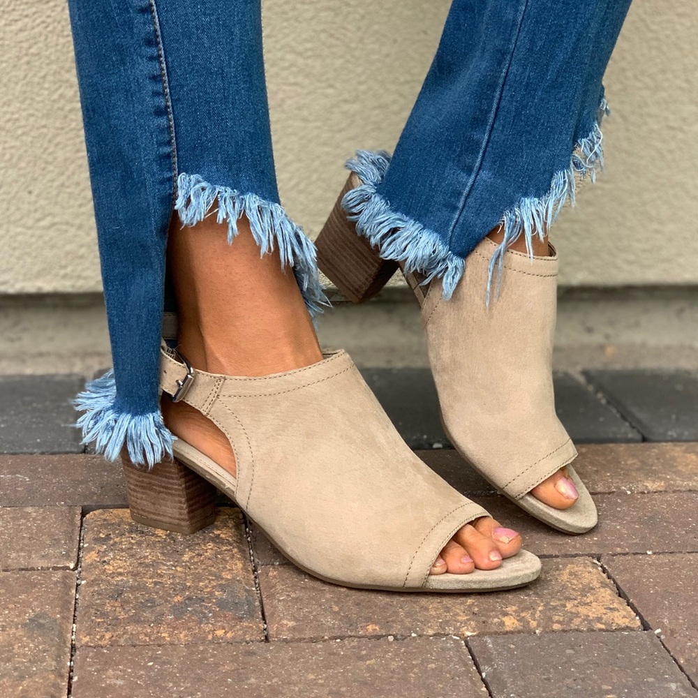 Distressed Leather Kitten Heel Peep Toe Sandal - Picture 4 of 8
